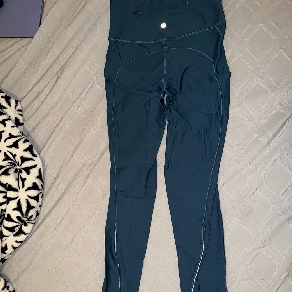 Lululemon legging, size 6, turquoise color